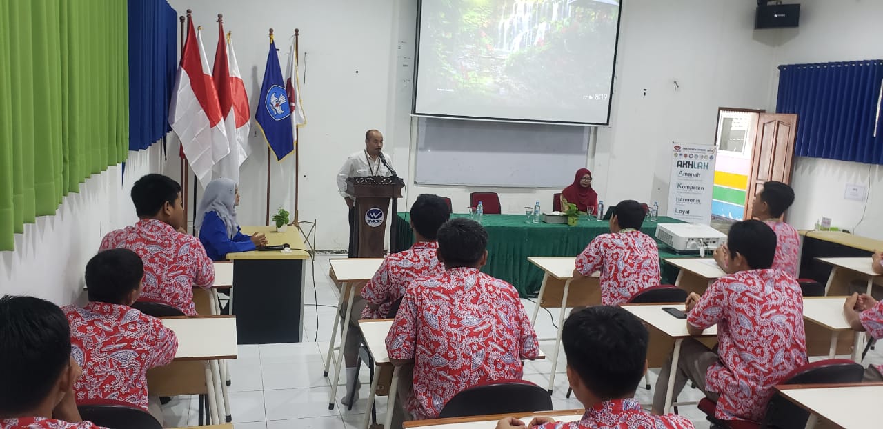 Kolaborasi SMK Semen Gresik dengan Universitas Internasional Semen Indonesia (UISI) melalui Program Manajemen Rekayasa Mengajar (MR Mengajar)