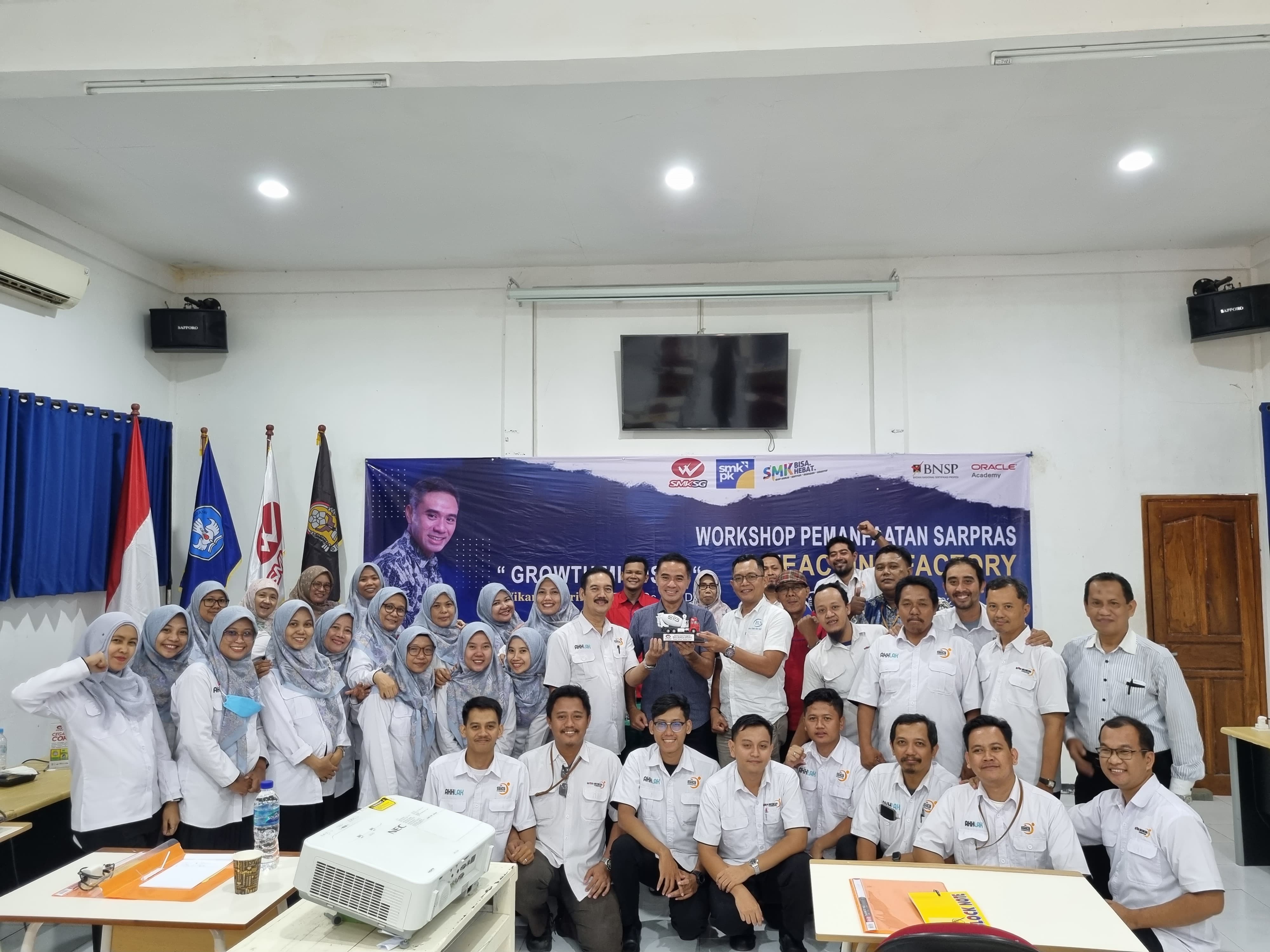 Tingkatkan Mutu Pendidik, SMK Semen Gresik Gelar Workshop Teaching Factory