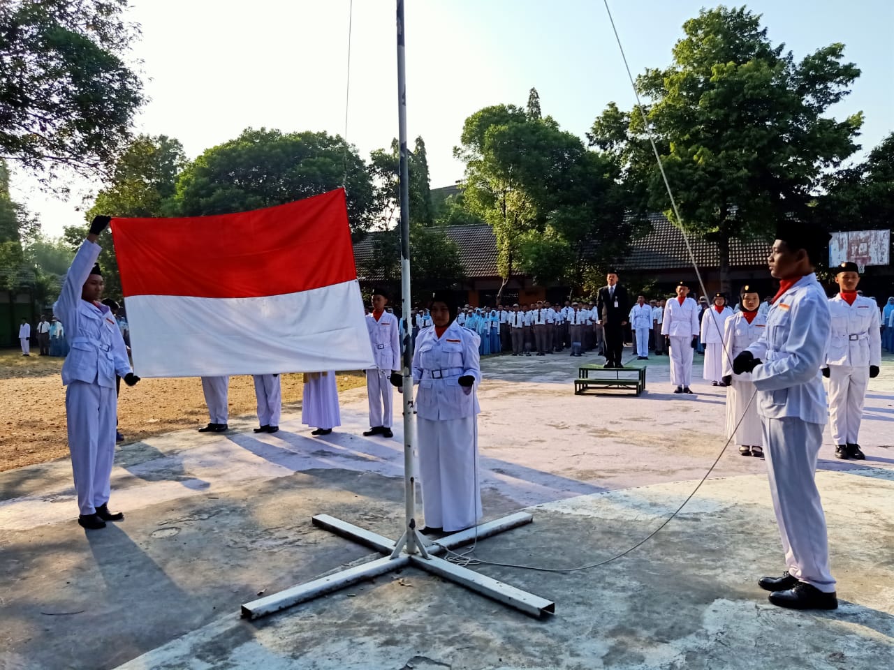 Upacara Bendera Peringatan Ulang Tahun Ke-74 Republik Indonesia di SMK Semen Gresik