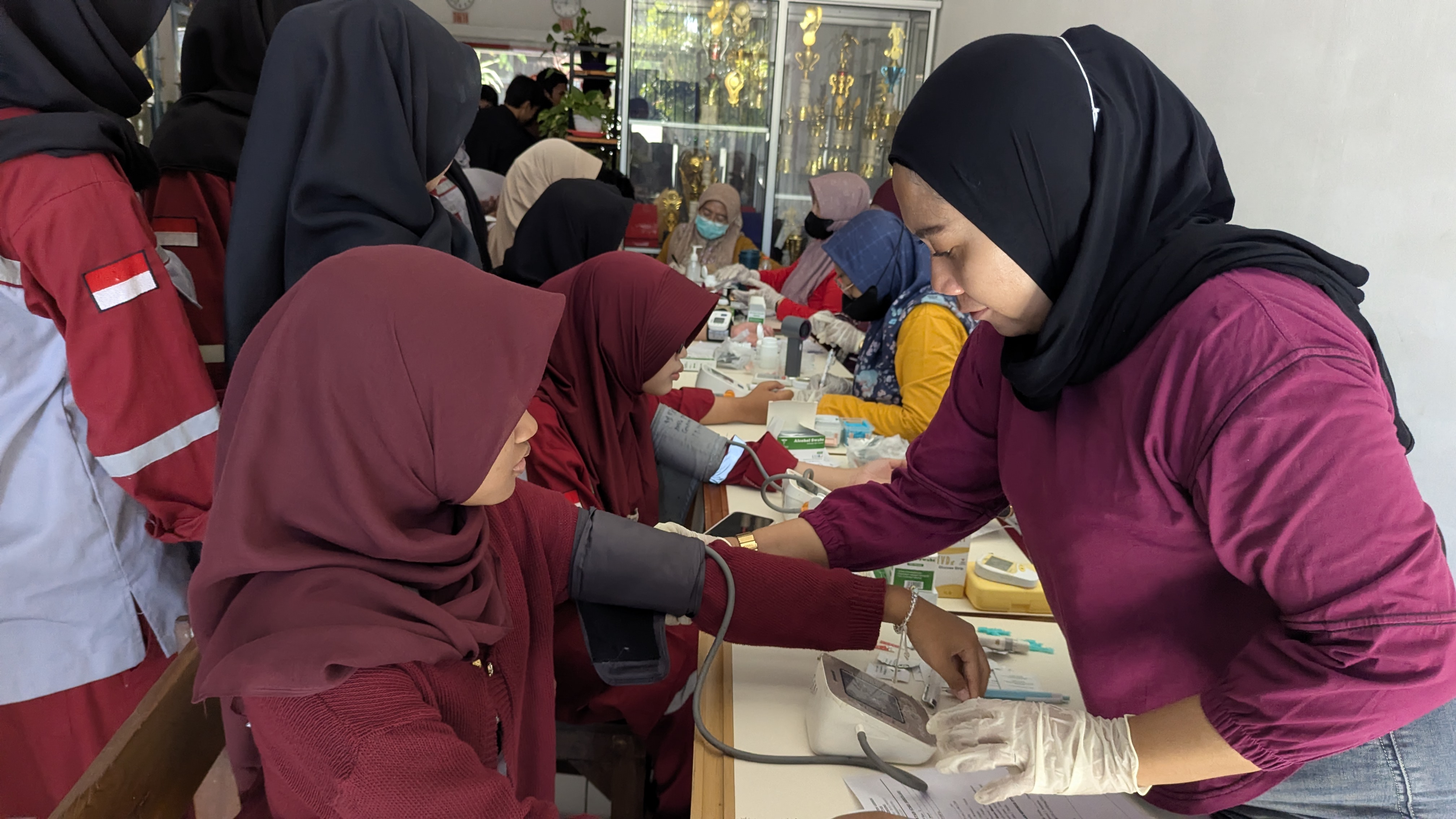 Siswa Kelas X dan XI SMK SIG Ikuti Pemeriksaan Kesehatan Bersama Puskesmas Gending