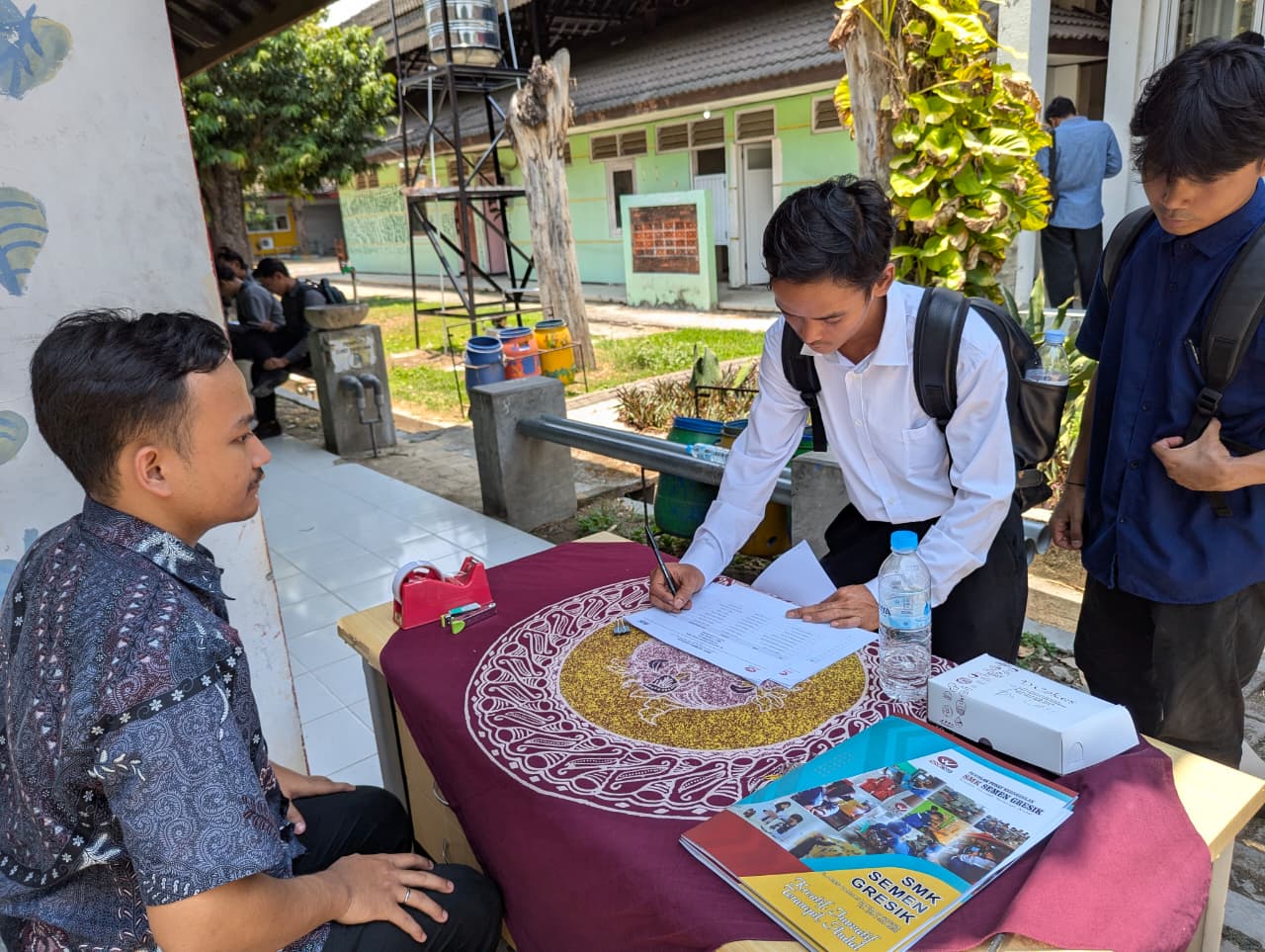 SMK Semen Gresik Fasilitasi Alumni Lewat Rekrutmen Kerja Bersama PT Indospring