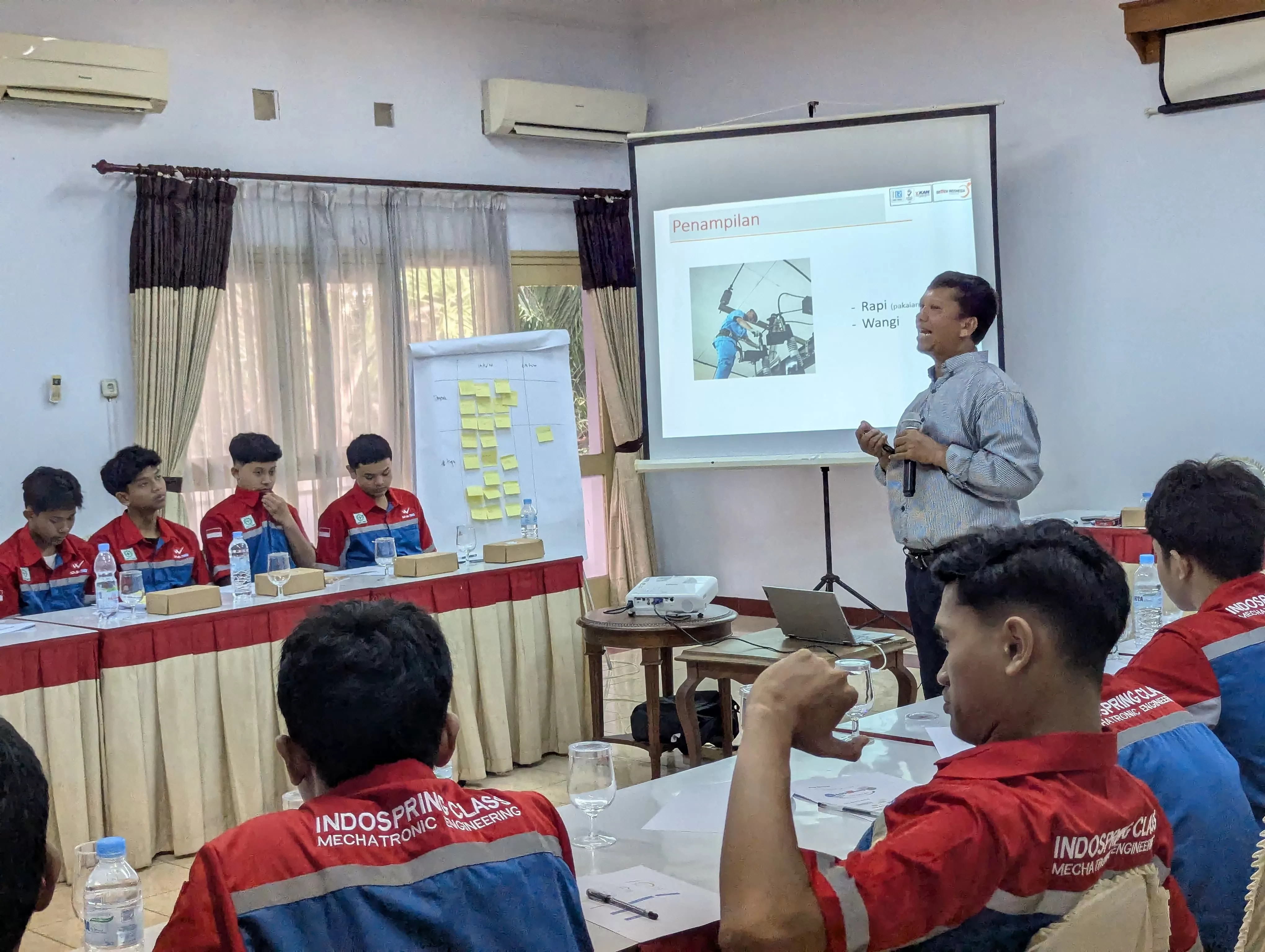 Kelas Industri SMK Semen Gresik Antarkan Siswa Menuju Dunia Kerja