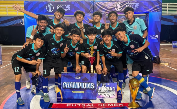TAK TERBENDUNG! TIM FUTSAL SMK SIG UKIR HAT-TRICK JUARA SPACE COMPETITION 2026