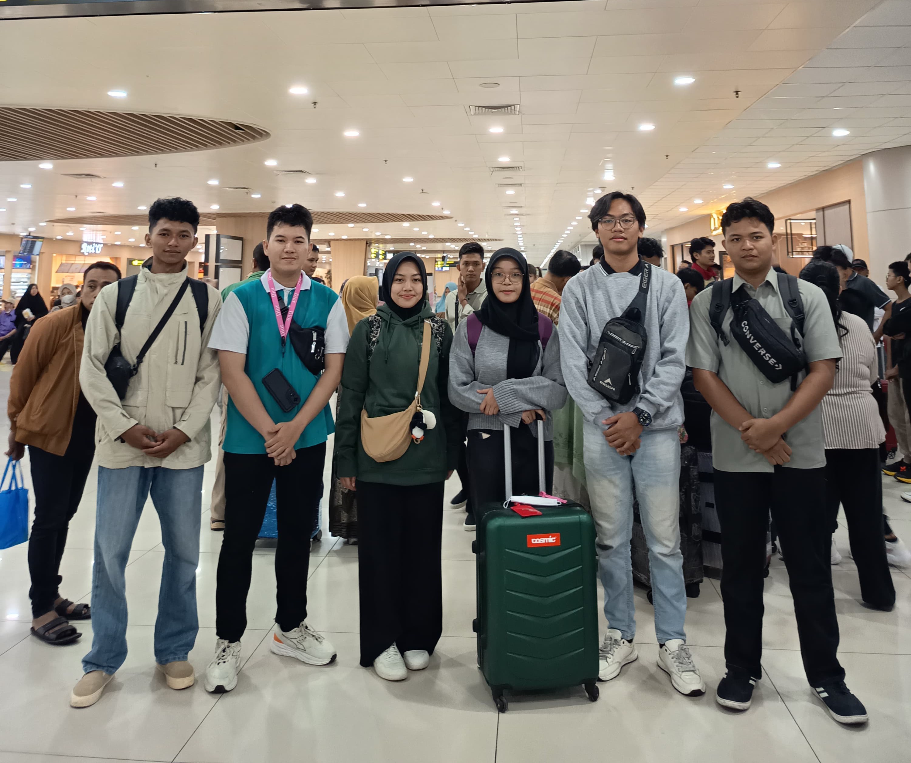 6 Siswa Alumni SMK Semen Gresik Mendapat Beasiswa Studi dan Ikatan Dinas ke Tiongkok