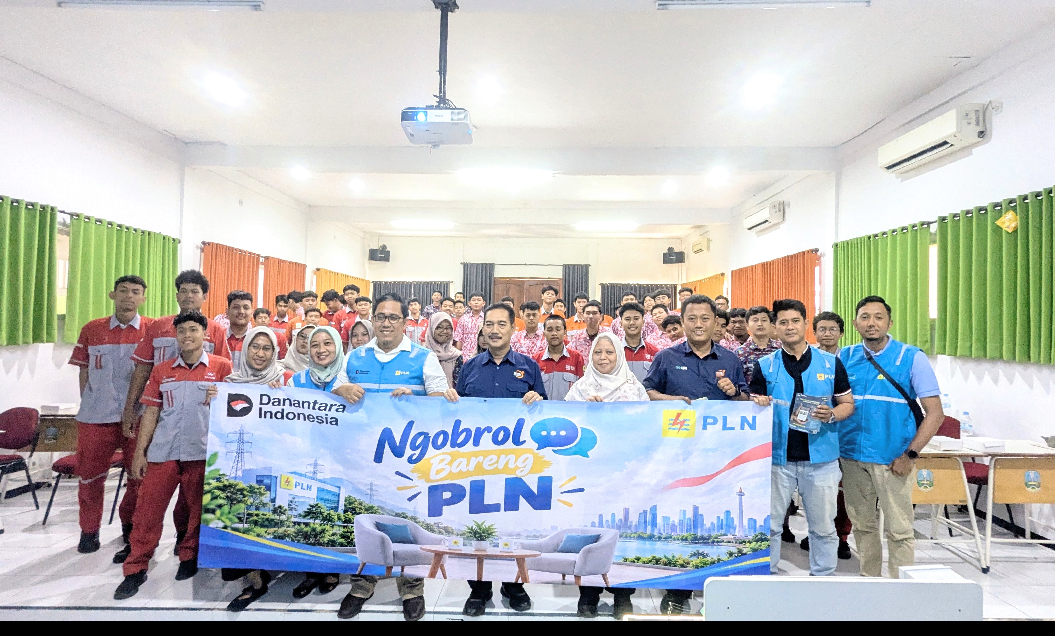 NGOBROL BARENG PLN, SMK SIG dan PT PLN Edukasi Siswa tentang Keselamatan Ketenagalistrikan